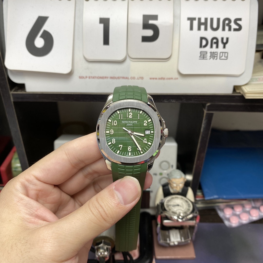 Patek Philippe Aquanaut Series 5168G-010, Green Dial Green Rubber Strap, 42.2mm Size.