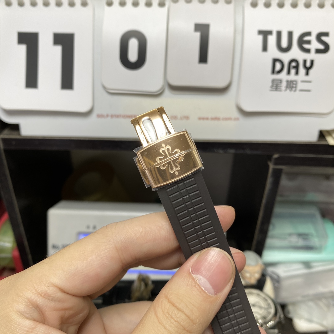 Patek Philippe Aquanaut Series 5167R-001, Rose Gold Case Coffee Dial Brown Strap, 40mm Size.