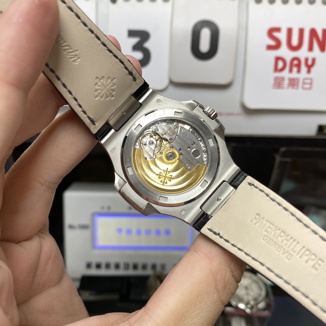 Patek Philippe Nautilus series 5711G-001, Grey Dial with Alligator Leather Strap, 40mm Size.