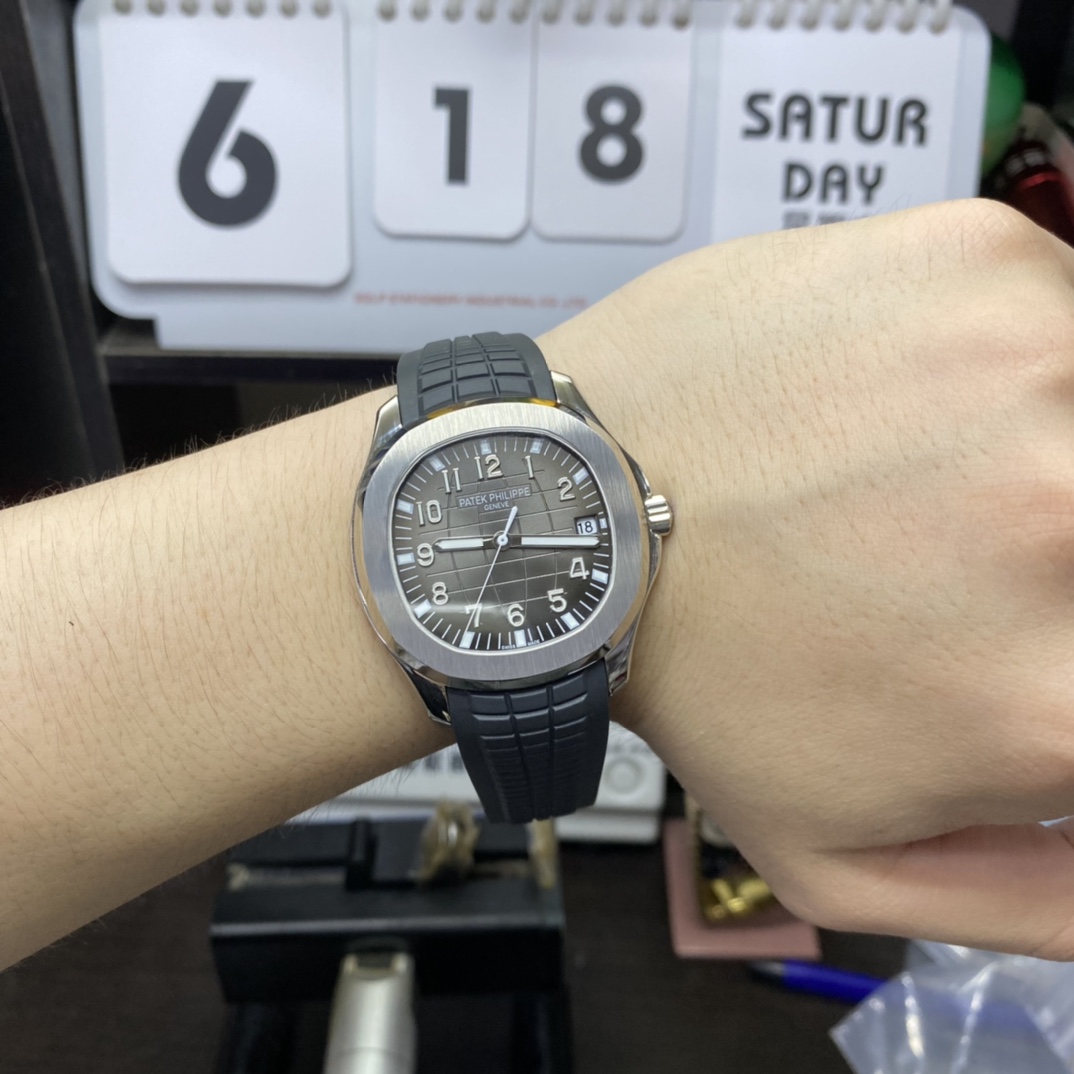 Patek Philippe Aquanaut Series 5167A-001, Black Dial, 40mm Size.