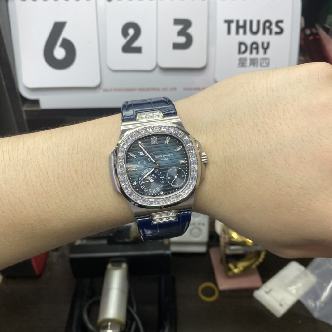 Patek Philippe Nautilus series 5724G-001, Square Diamond Bezel Blue Dial Blue Leather Strap, 40mm size.