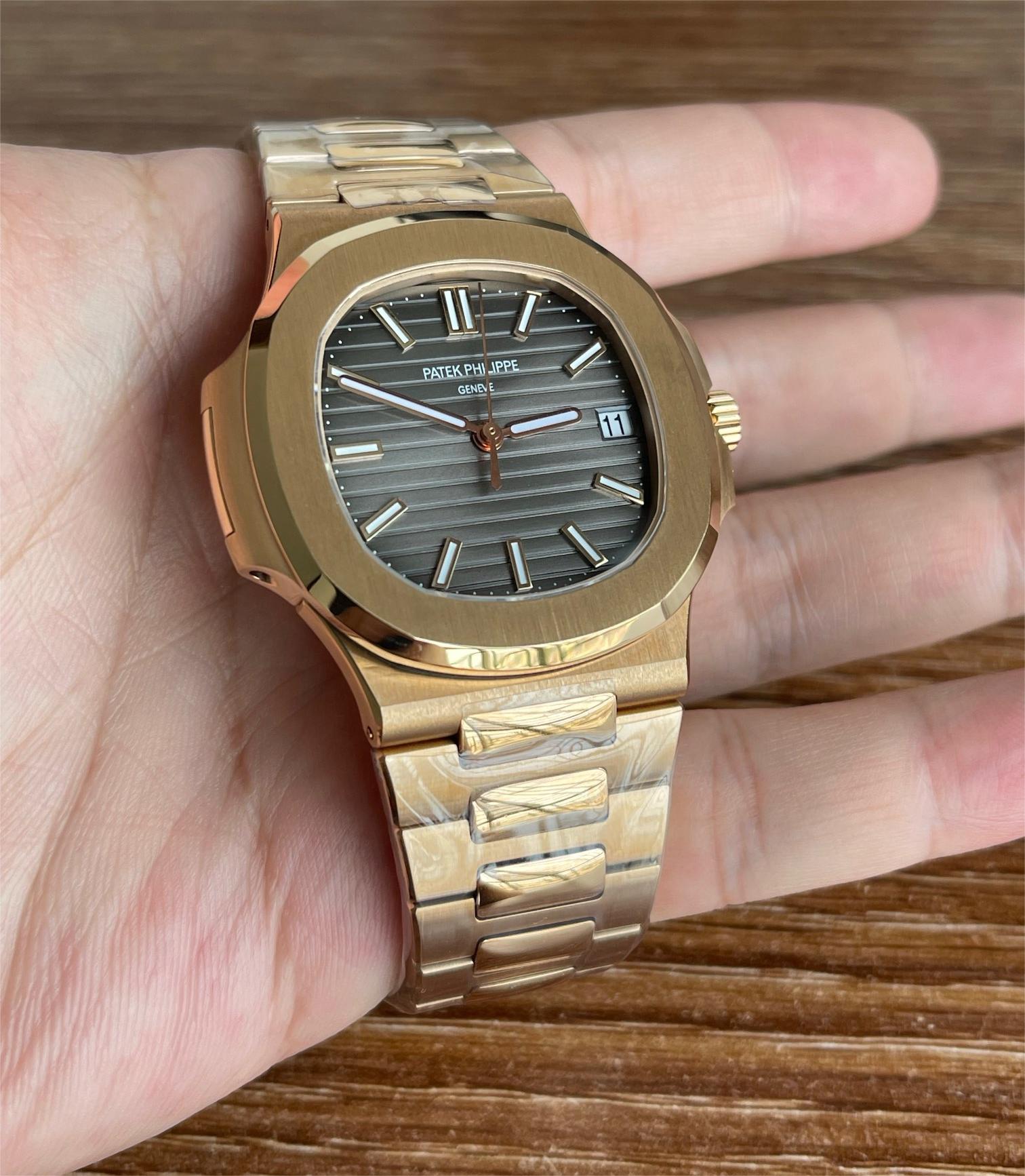 Patek Philippe Nautilus series 5711 Rose Gold Case with grey Dial Steel Bracelet, 40mm Size.