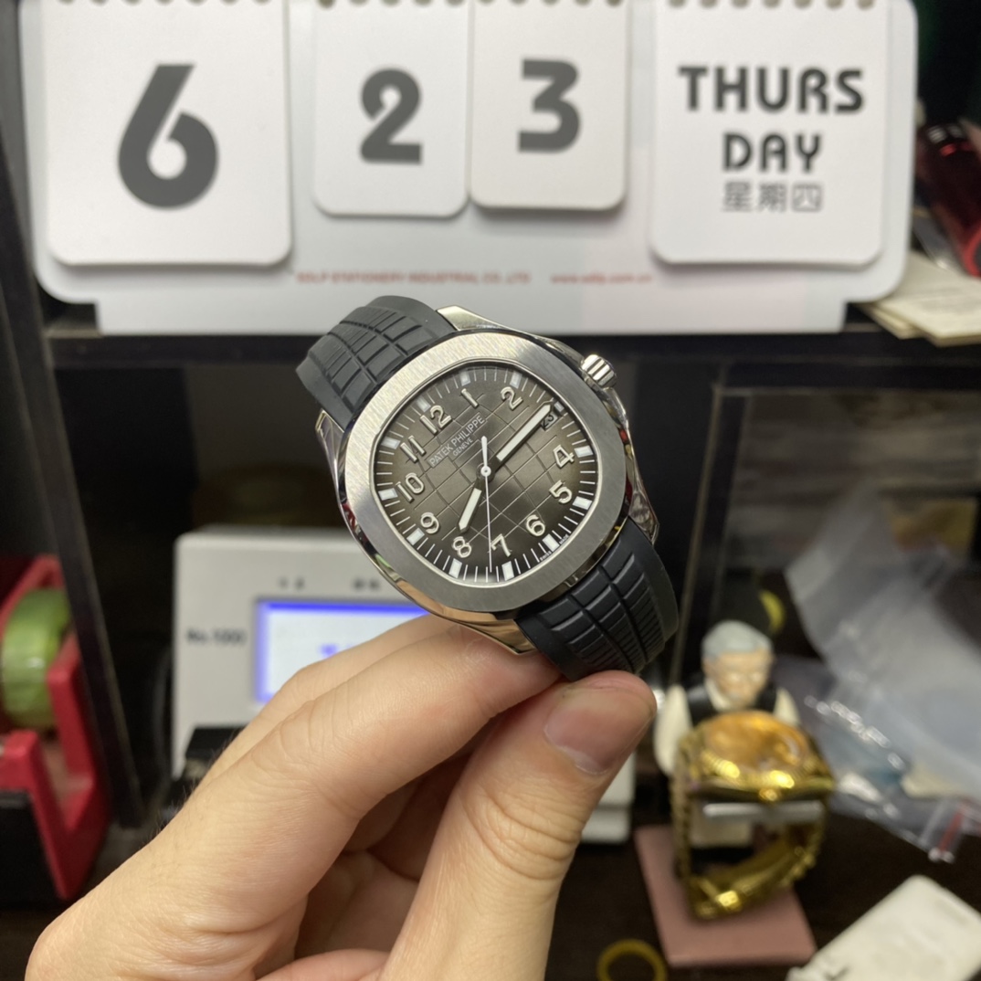 Patek Philippe Aquanaut Series 5167A-001, Black Dial, 40mm Size.