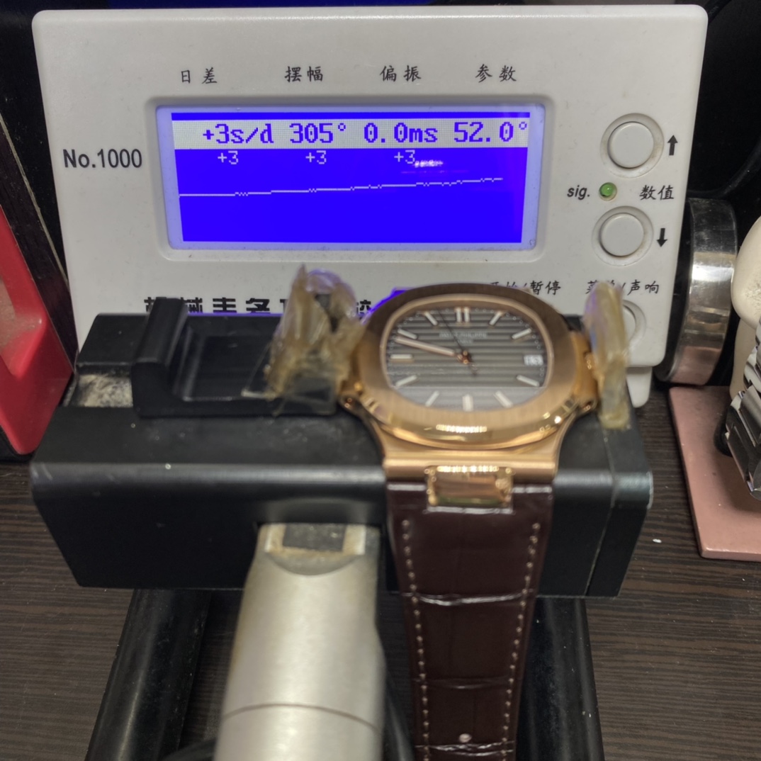 Patek Philippe Nautilus series 5711R, Rose Gold Case Grey Dial, 40mm Size.