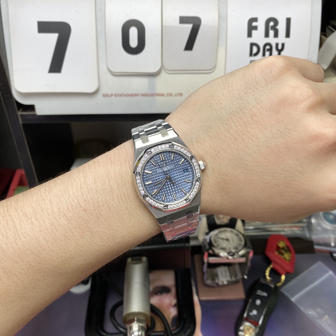 Audemars Piguet Royal Oak Offshore Series 77451ST.ZZ.1361ST.04, Blue Dial Gem-Set Bezel Mechanical Movement, 34mm Size.