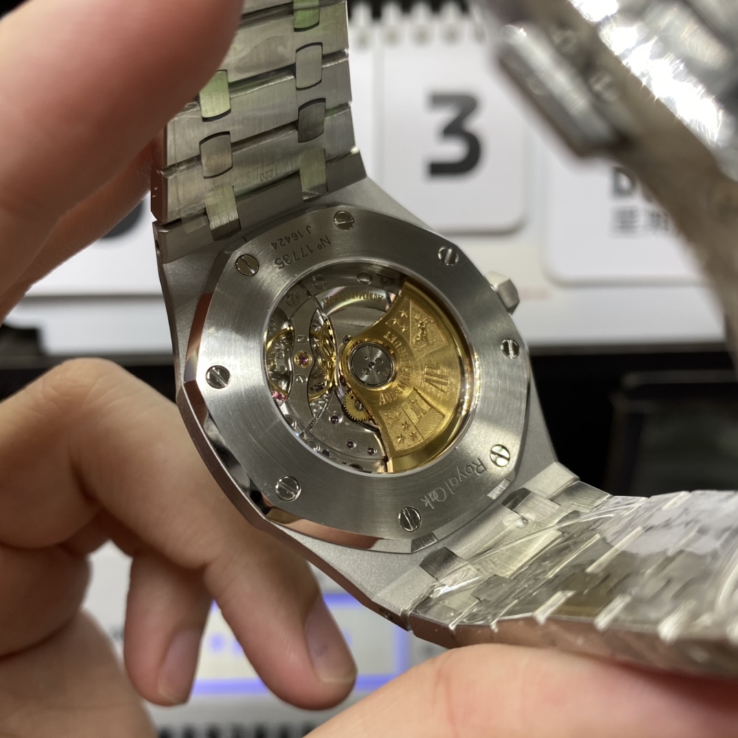 Audemars Piguet Royal Oak Offshore Series 15400ST.OO.1220ST.03, Blue Dial, 41mm Size.