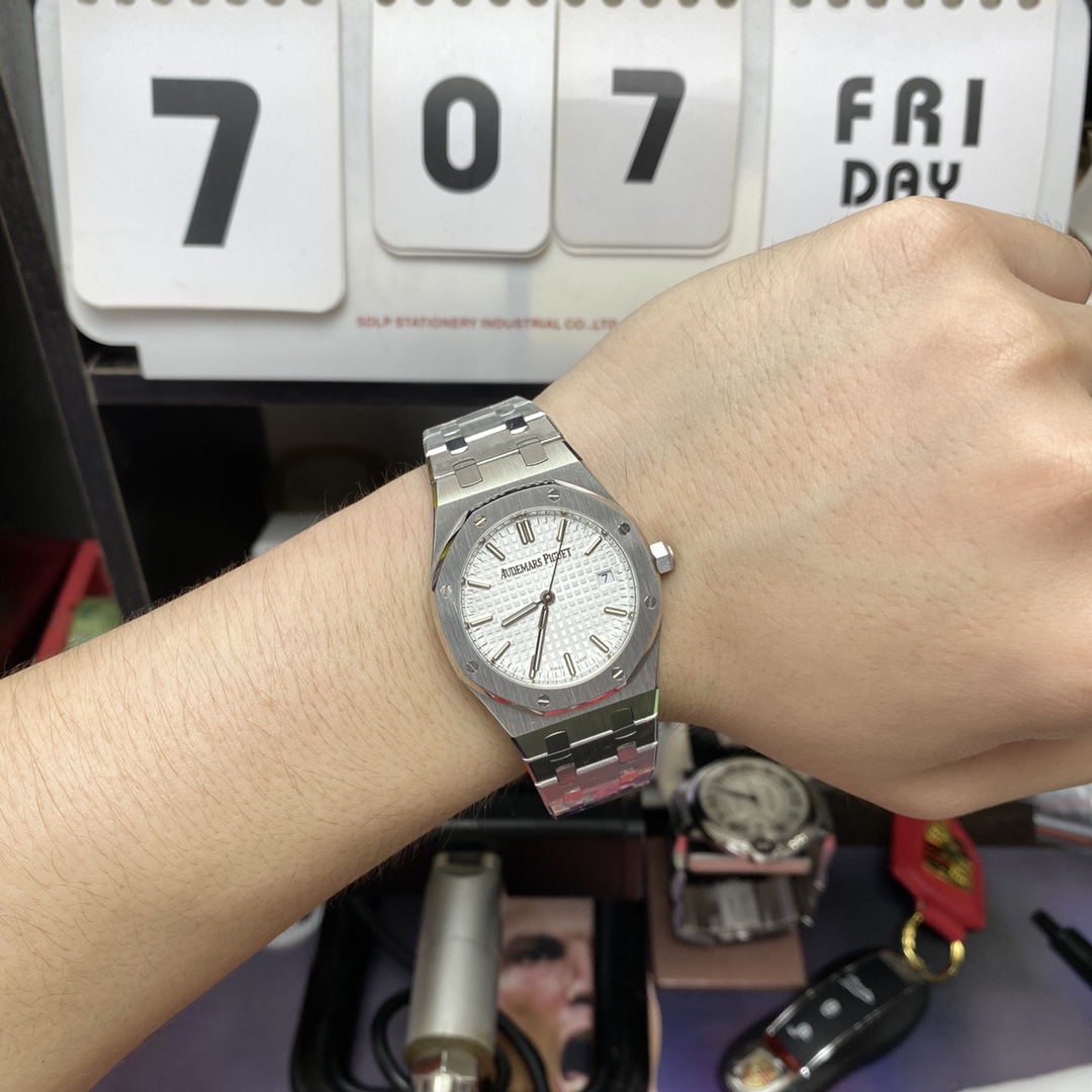 Audemars Piguet Royal Oak Offshore Series 77450ST.OO.1361ST.02, White Dial Steel Bracelet, 34mm size.WOMEN