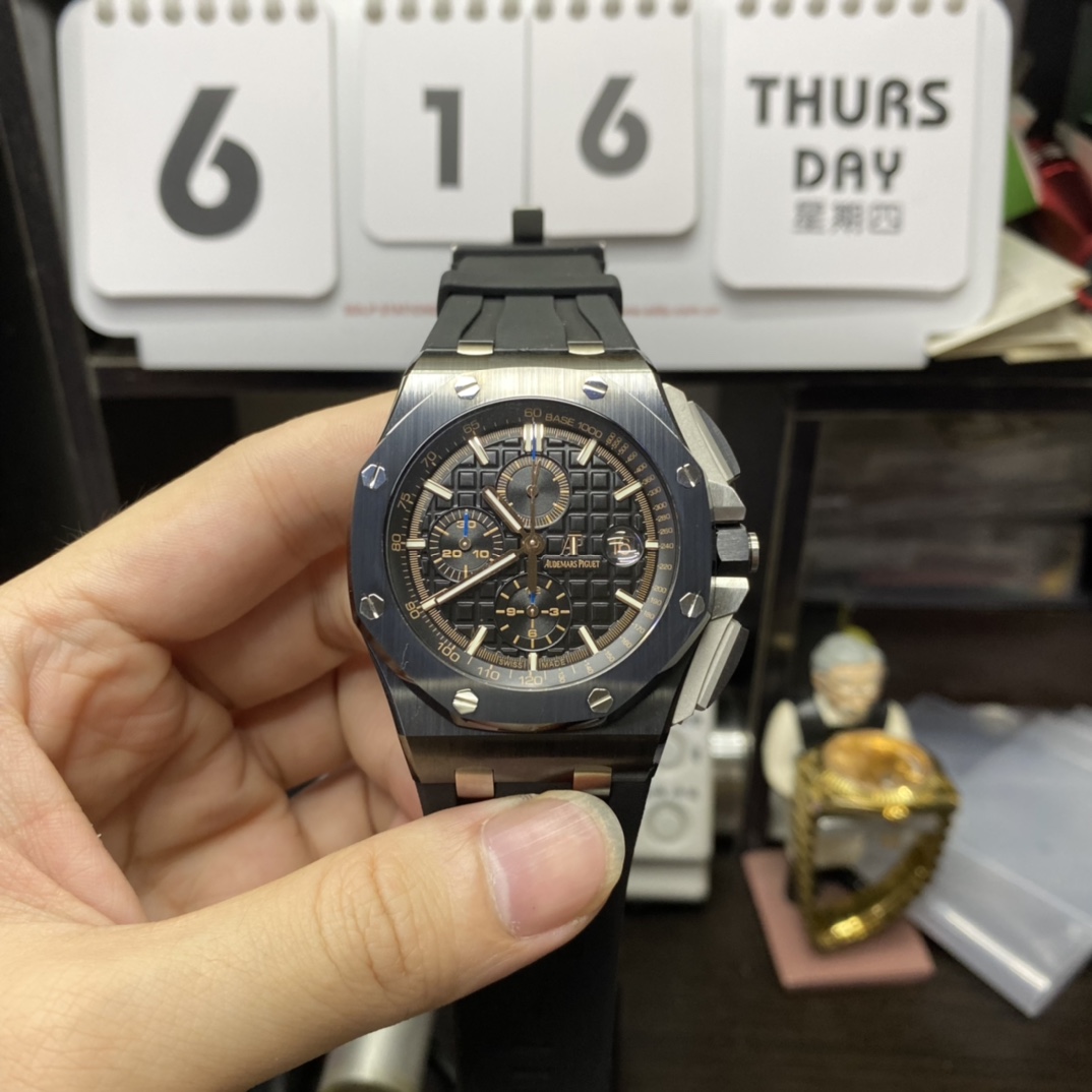 Audemars Piguet Royal Oak Offshore Series 26405CE.OO.A002CA.02, Ceramic Case, 44mm size.