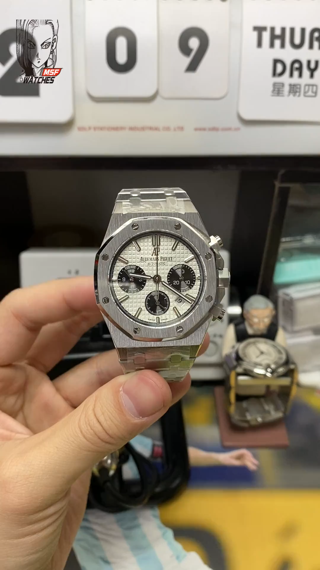 Audemars Piguet Royal Oak Offshore Series 26331ST.OO.1220ST.03, Panda Dial White Dial with Black Subdials, 41mm Size.