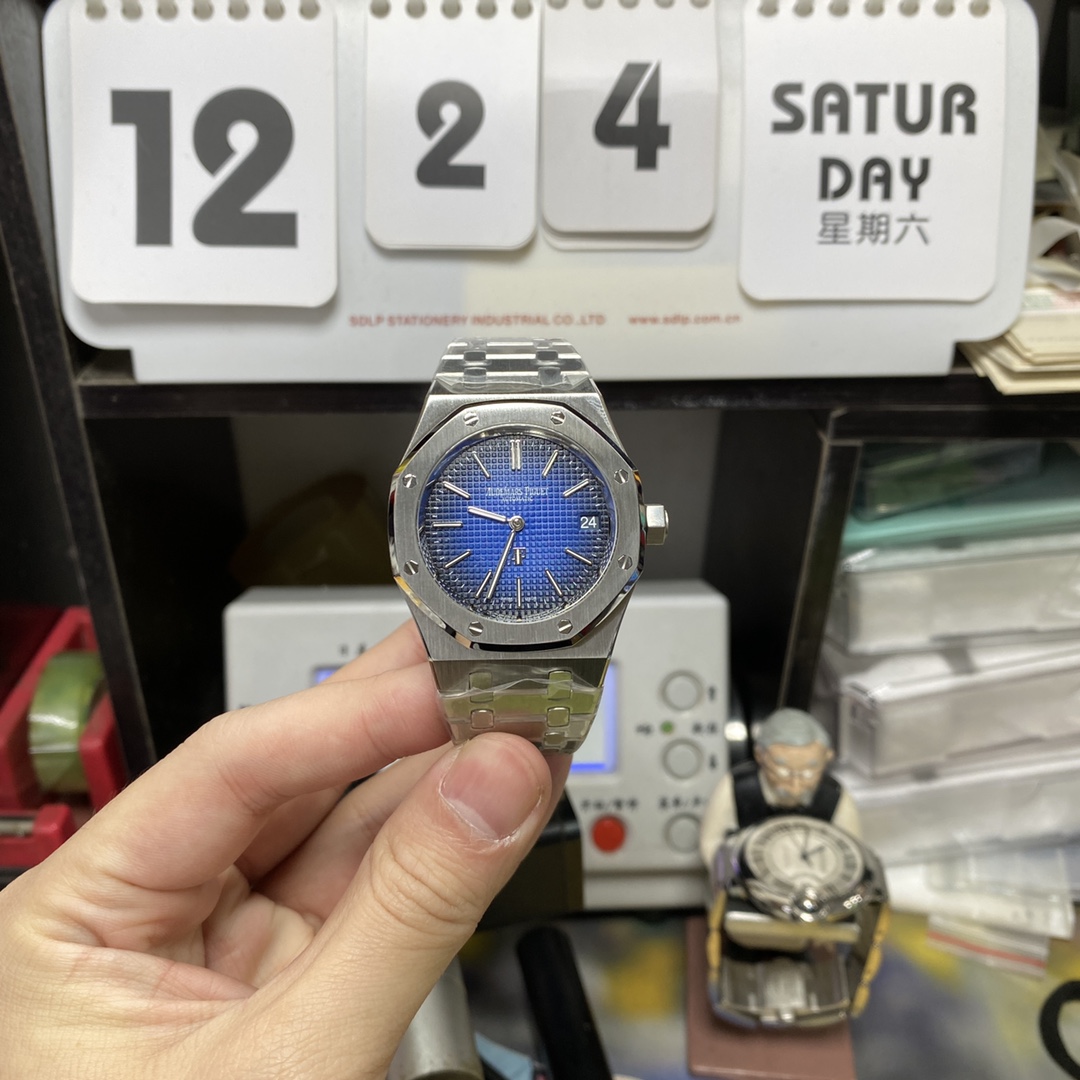 Audemars Piguet Royal Oak Offshore Series15202IP.OO.1240IP.01, Smoked Blue Dial, 39mm Size.