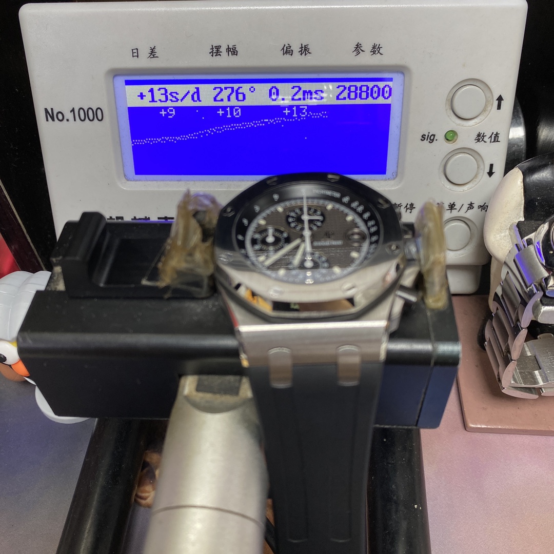 Audemars Piguet Royal Oak Offshore Series 26238TI.OO.2000TI.01, Gray Dial Steel Case, 42mm Size.