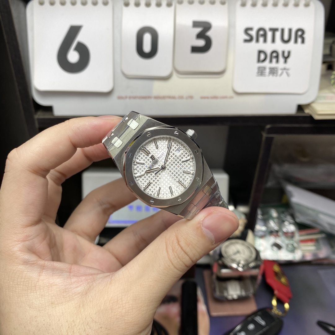 Audemars Piguet Royal Oak Offshore Series 77450ST.OO.1361ST.02, White Dial Steel Bracelet, 34mm size.WOMEN