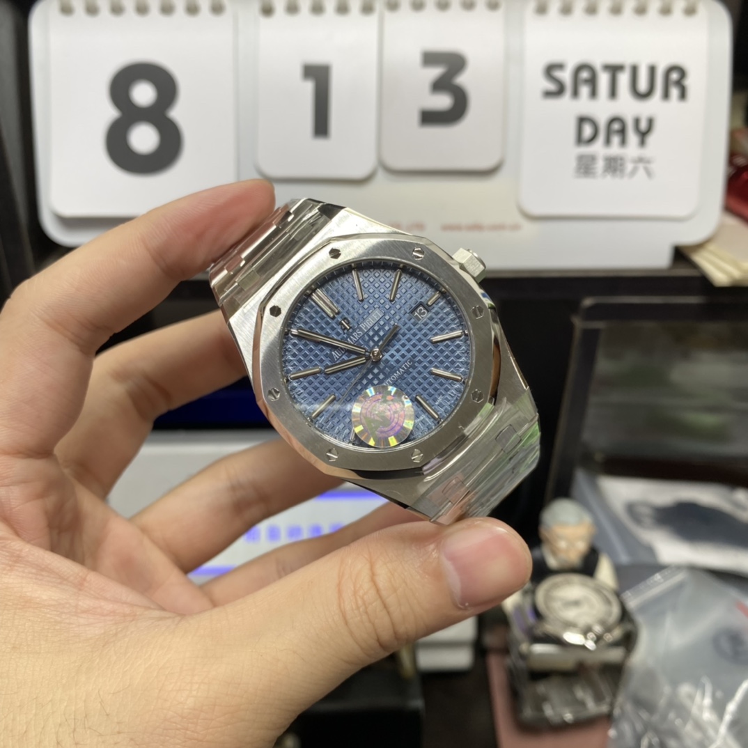 Audemars Piguet Royal Oak Offshore Series 15400ST.OO.1220ST.03, Blue Dial, 41mm Size.