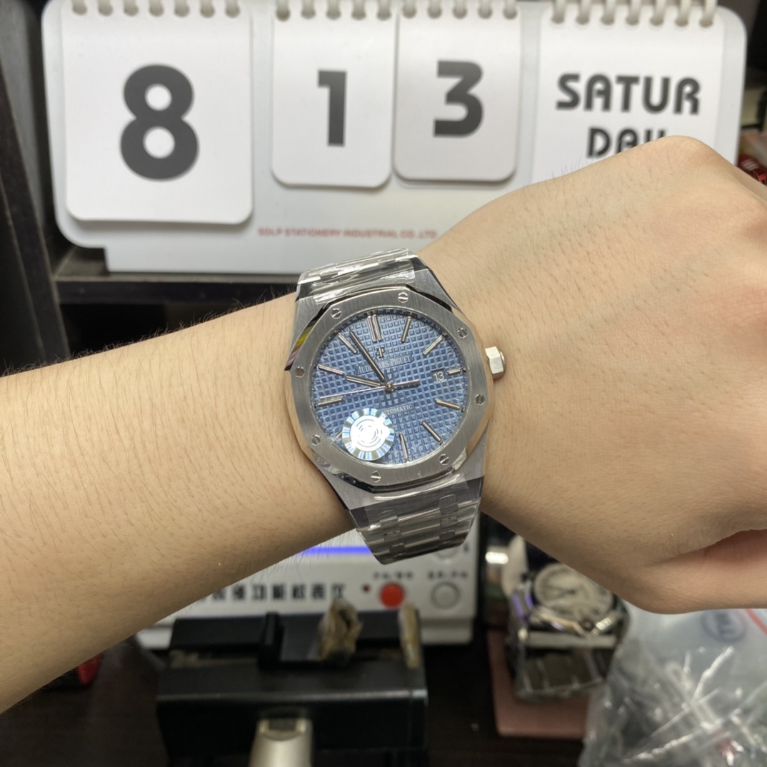 Audemars Piguet Royal Oak Offshore Series 15400ST.OO.1220ST.03, Blue Dial, 41mm Size.