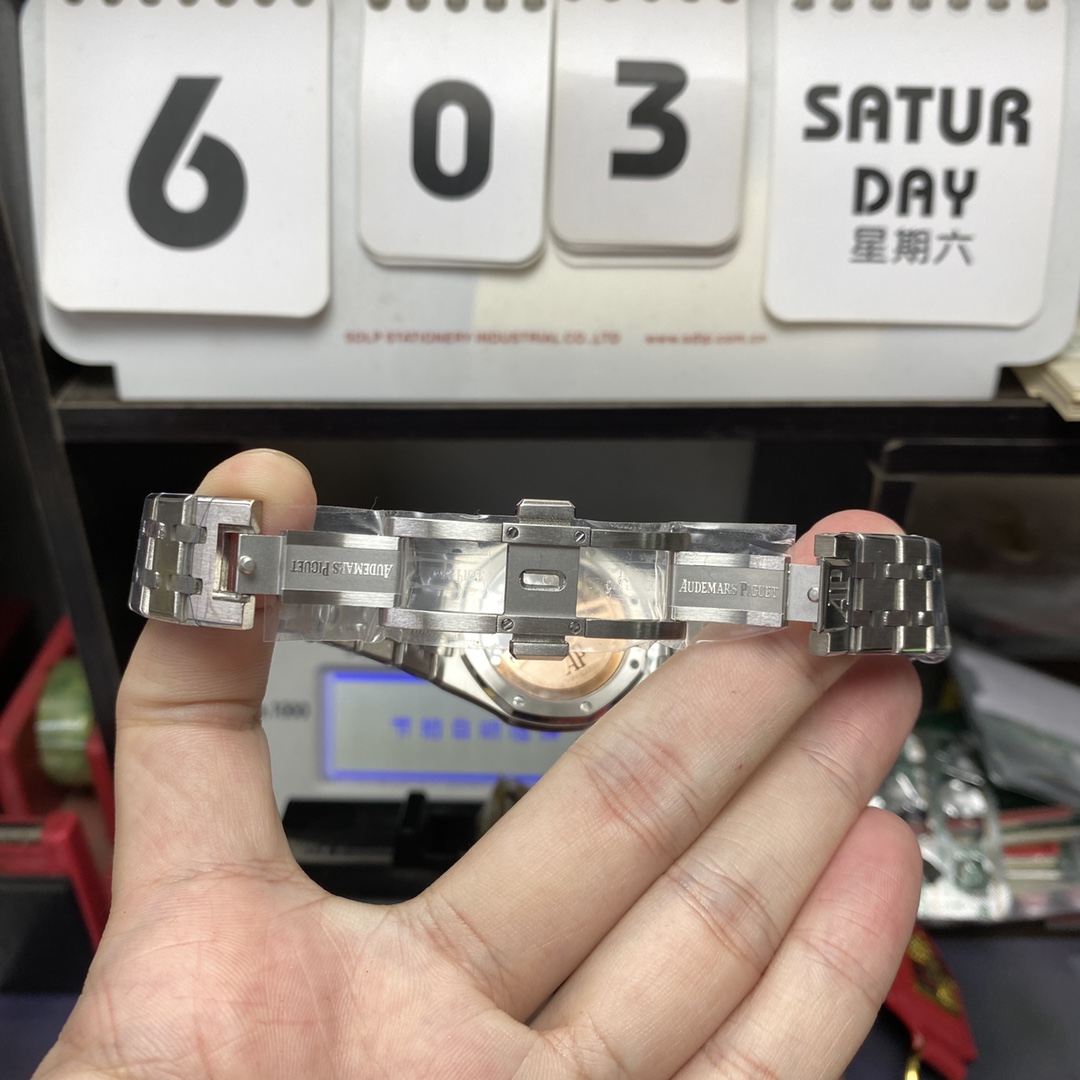 Audemars Piguet Royal Oak Offshore Series 77450ST.OO.1361ST.02, White Dial Steel Bracelet, 34mm size.WOMEN