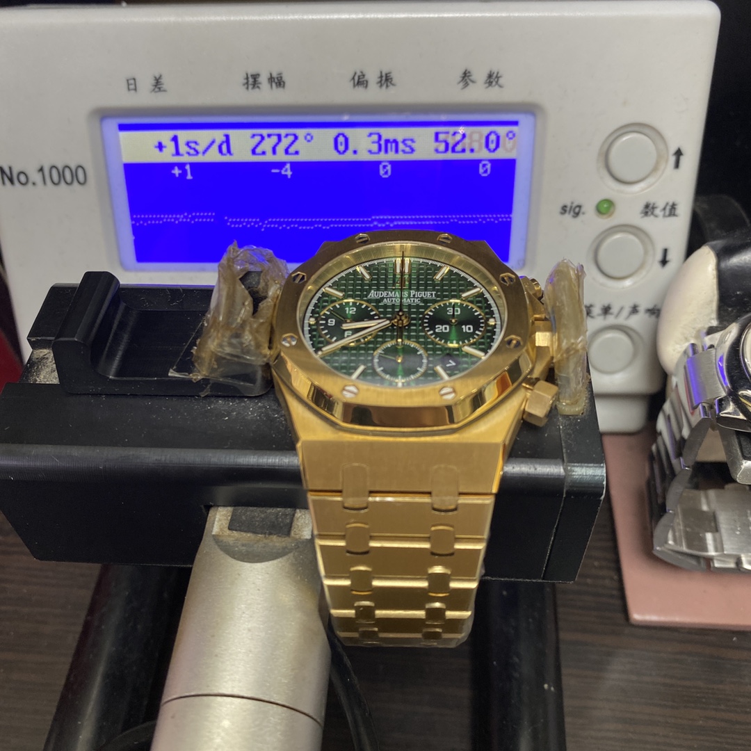 Audemars Piguet Royal Oak Offshore Series 26331BA.OO.1220BA.02, Gold Case Green Dial Stainless Steel Bracelet, 41mm Size.