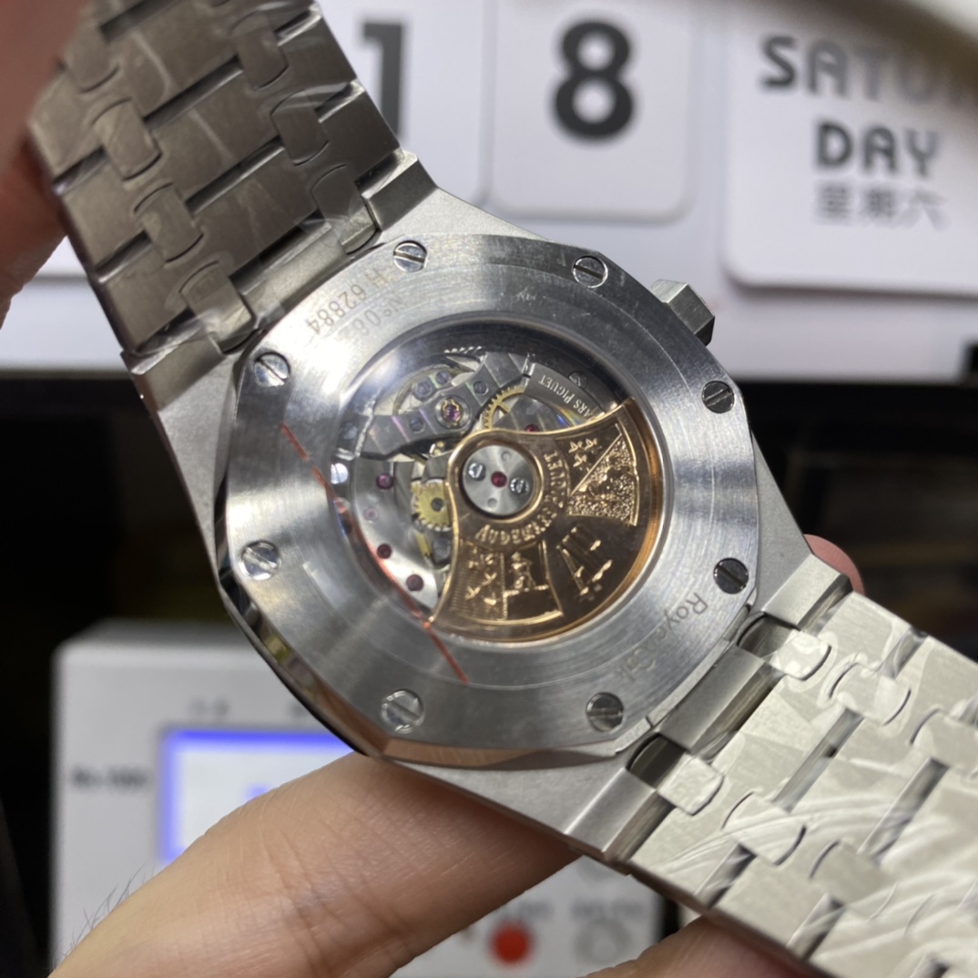 Audemars Piguet Royal Oak Offshore Series 15400ST.OO.1220ST.01, Black Dial, 41mm Size.