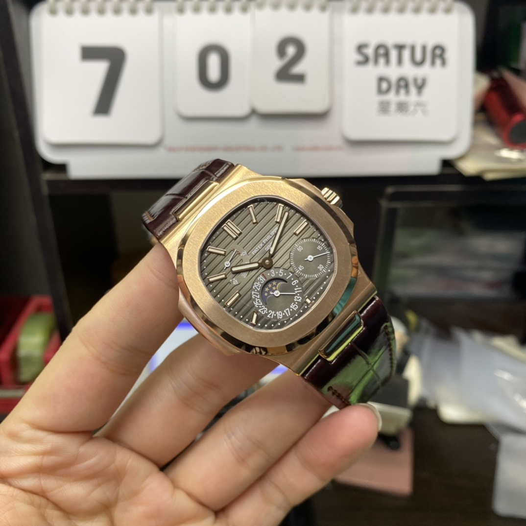 Patek Philippe Nautilus series 5712GR-001, Coffee Dial Rose Gold Case Brown Leather Strap, 40mm size.