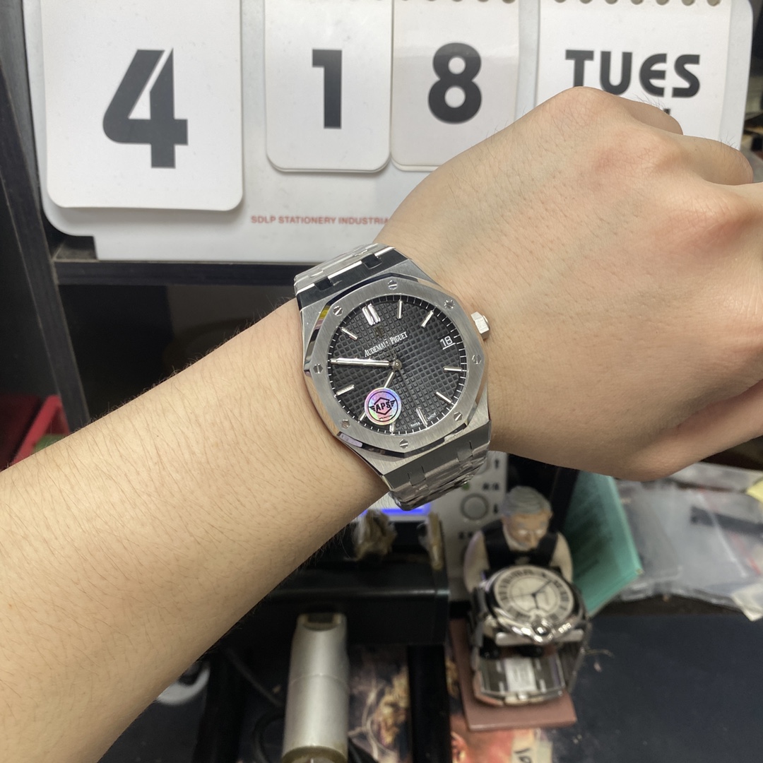 Audemars Piguet Royal Oak Offshore Series 15500ST.OO.1220ST.03, Black Dial with Stainless Steel Bracelet, 41mm size.