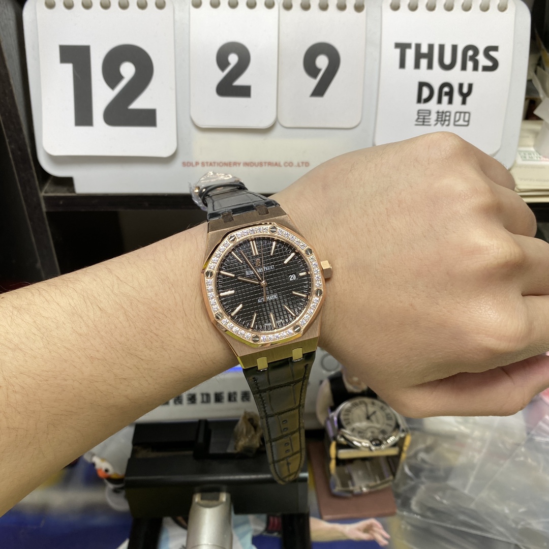 Audemars Piguet Royal Oak Offshore Series 15400 rose gold case full diamond 41mm size