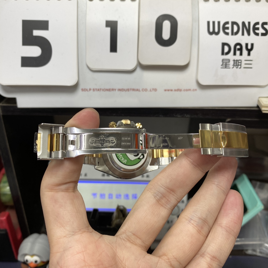 Rolex Cosmograph Daytona Series m116503-0004, two-tone gold case black dial, 40mm size.