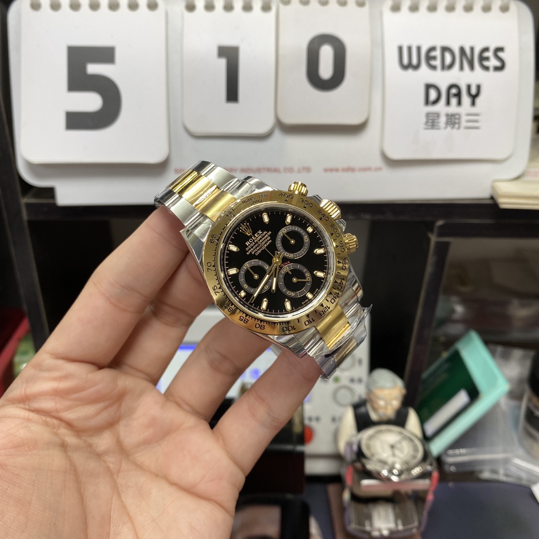 Rolex Cosmograph Daytona Series m116503-0004, two-tone gold case black dial, 40mm size.