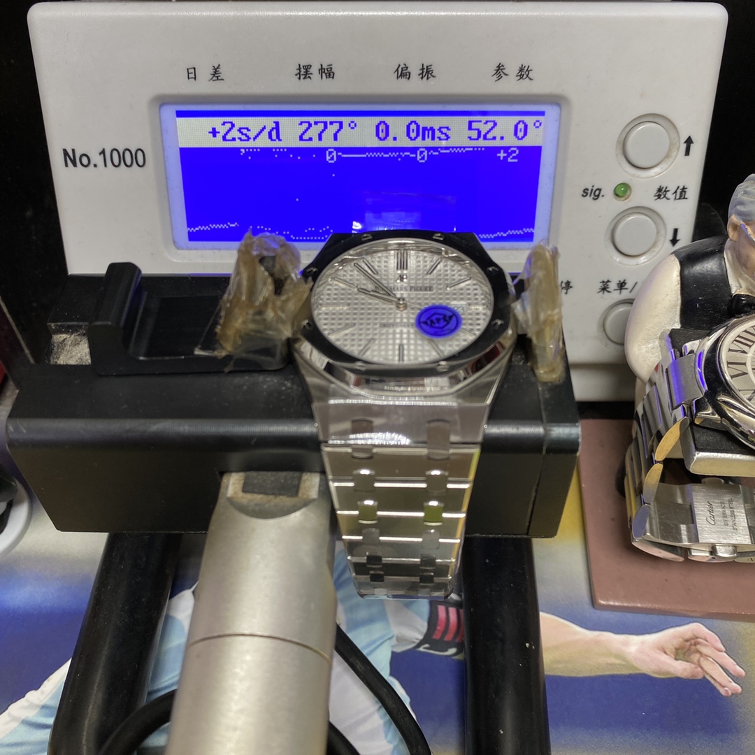 Audemars Piguet Royal Oak Offshore Series 15400ST.OO.1220ST.02, White Dial with Stainless Steel Bracelet, 41mm Size.