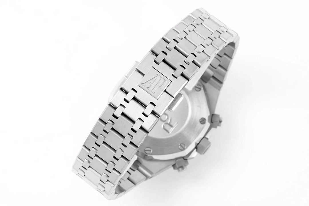 Audemars Piguet Royal Oak Series 26240ST.OO.1320ST.05, Blue Dial, 41mm size.