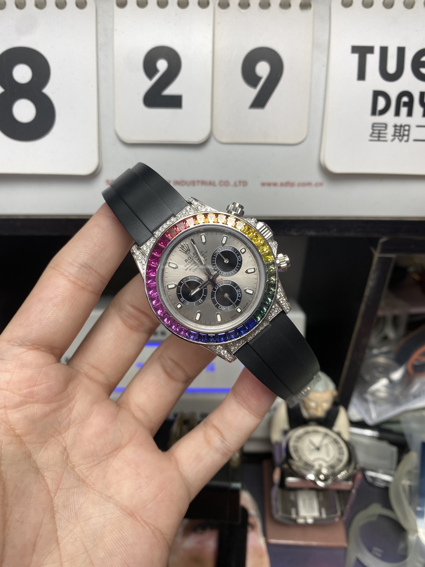 Rolex Cosmograph Daytona Series HIGH-END VVS S.Africa DIAMOND CASE WITH grey dial, 40mm size.