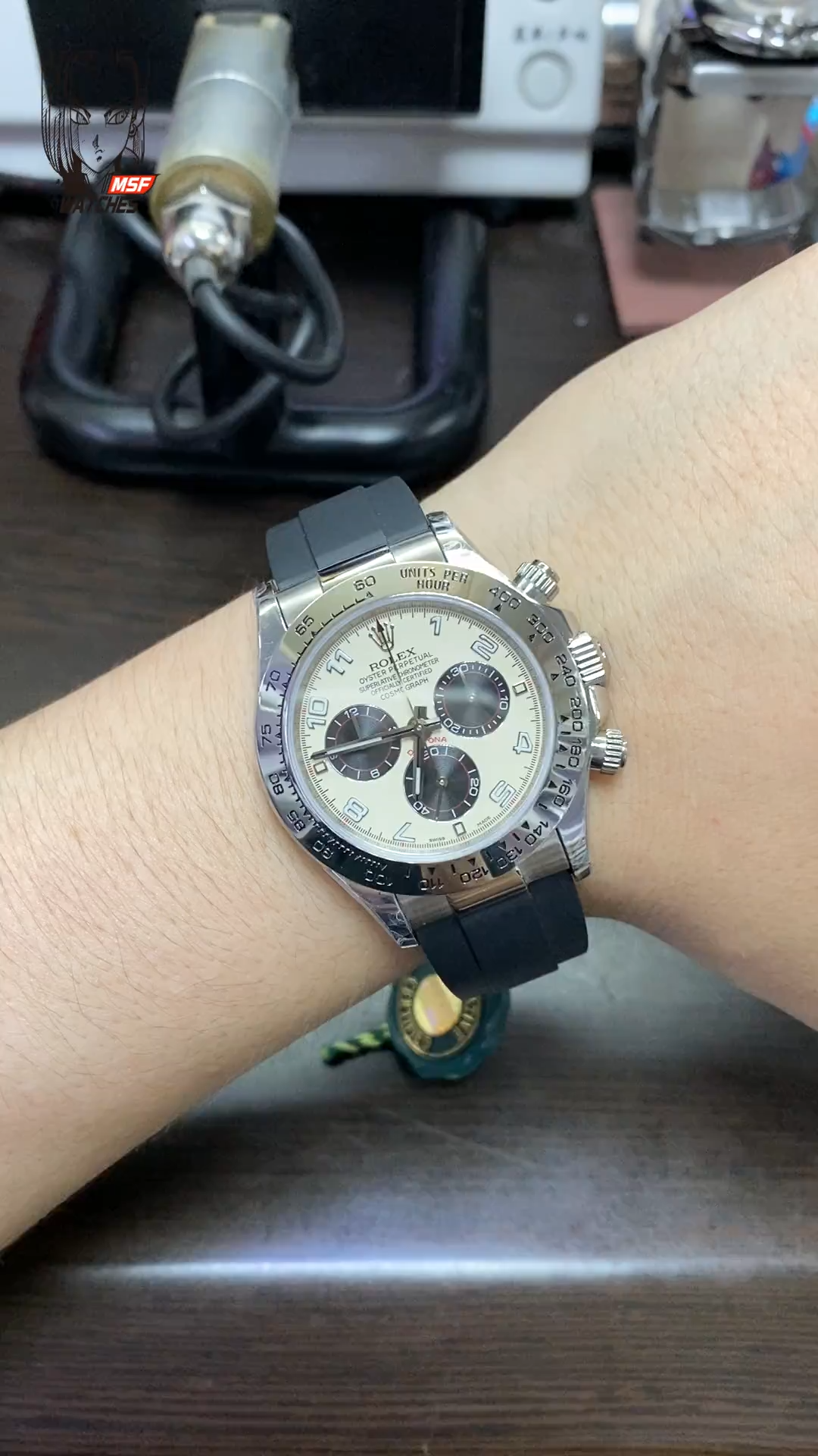 Rolex Cosmograph Daytona Series 116519-L(FC), Platinum Panda Dial White Face Black Bezel Roman Numerals, 40mm size.