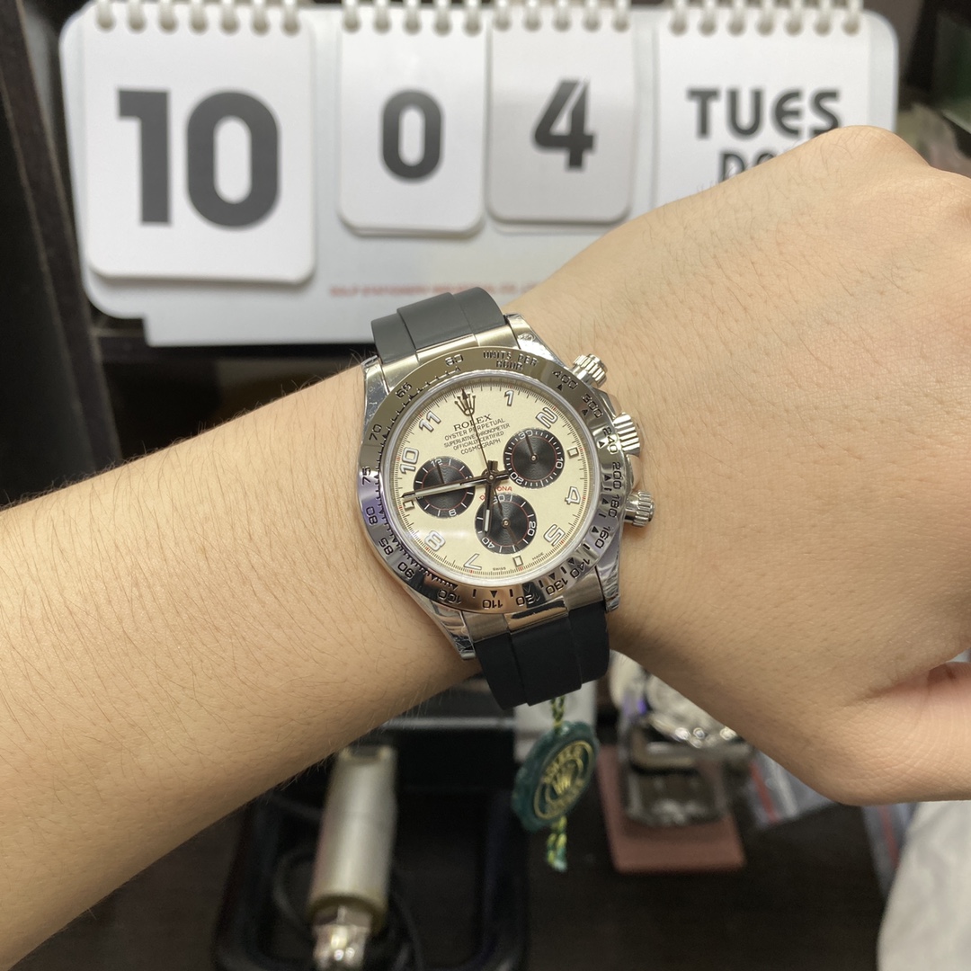 Rolex Cosmograph Daytona Series 116519-L(FC), Platinum Panda Dial White Face Black Bezel Roman Numerals, 40mm size.