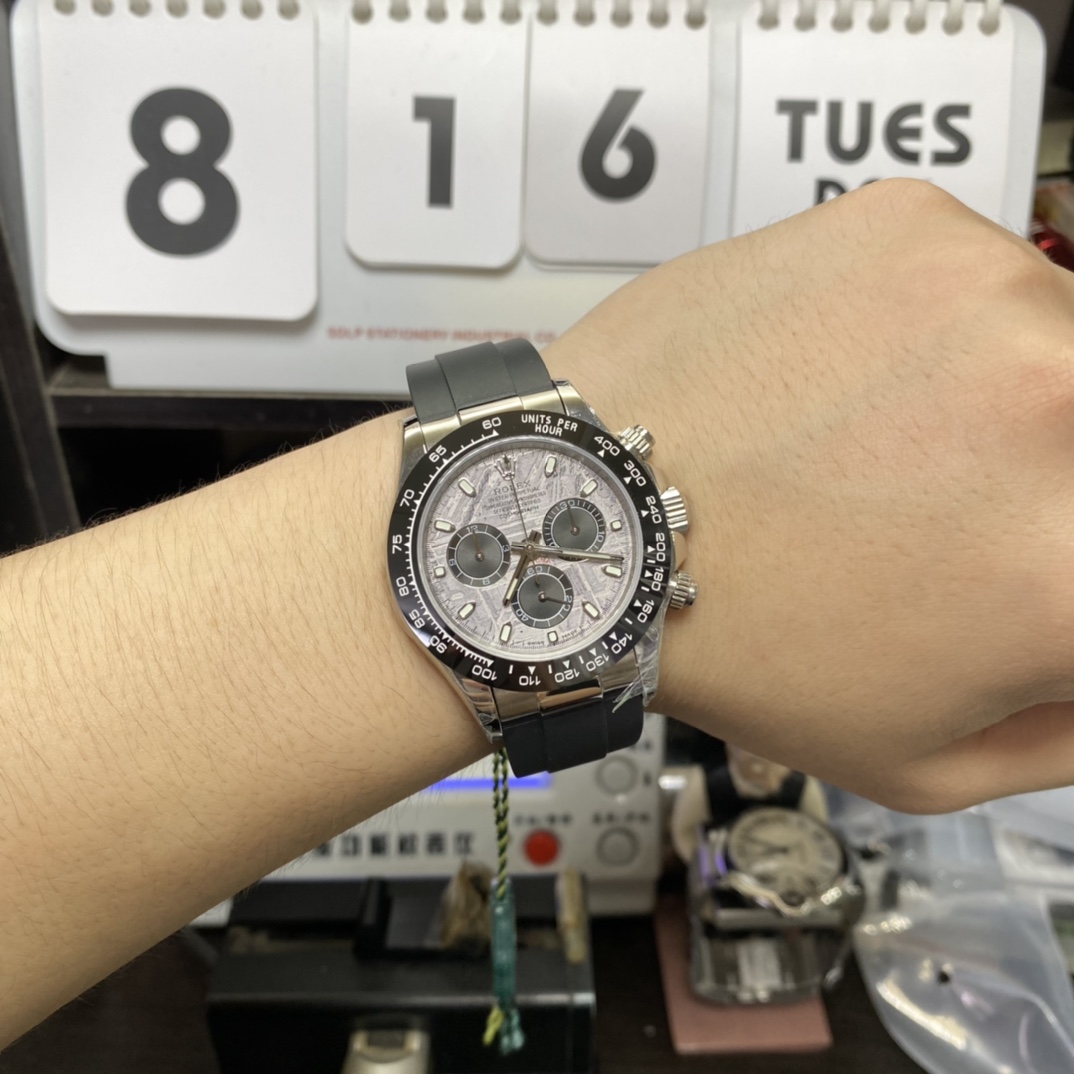 Rolex Cosmograph Daytona Series M116519LN-0038, Meteorite Dial and Ceramic Bezel on a Rubber Strap, 40mm size.
