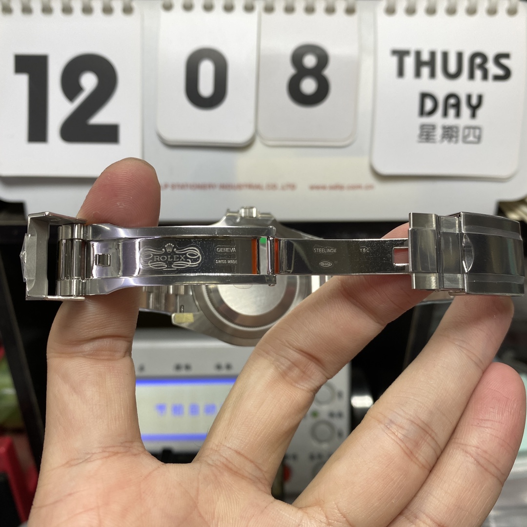 Rolex GMT-Master II series m126710blro-0002, Pepsi bezel features a five-link Jubilee bracelet a red and blue ceramic bezel a black dial and a red GMT hand, 40mm size.