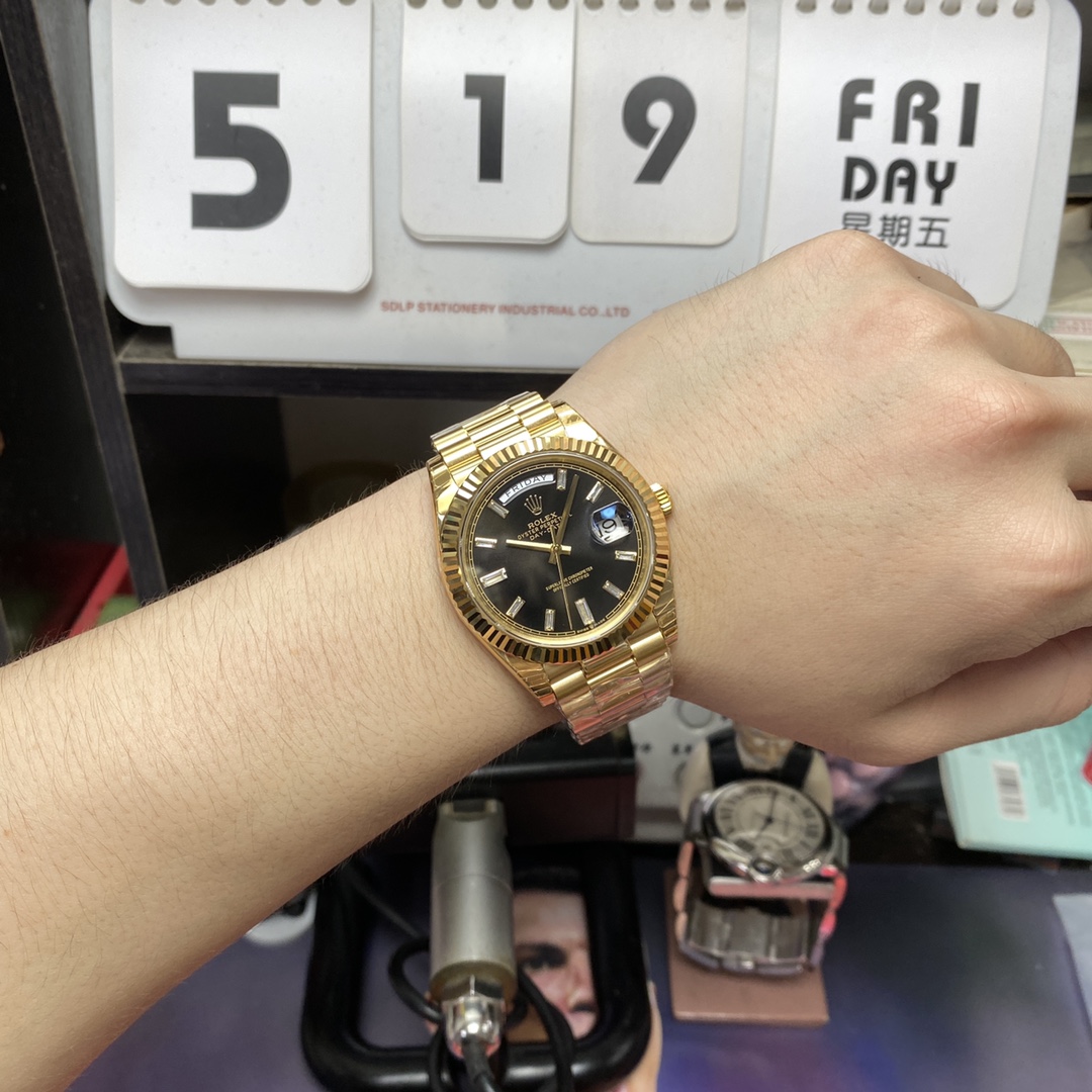 Rolex Day-Date Series m228238-0067, Ice Sugar Diamond Black Dial All-Gold Design, 40mm Size.