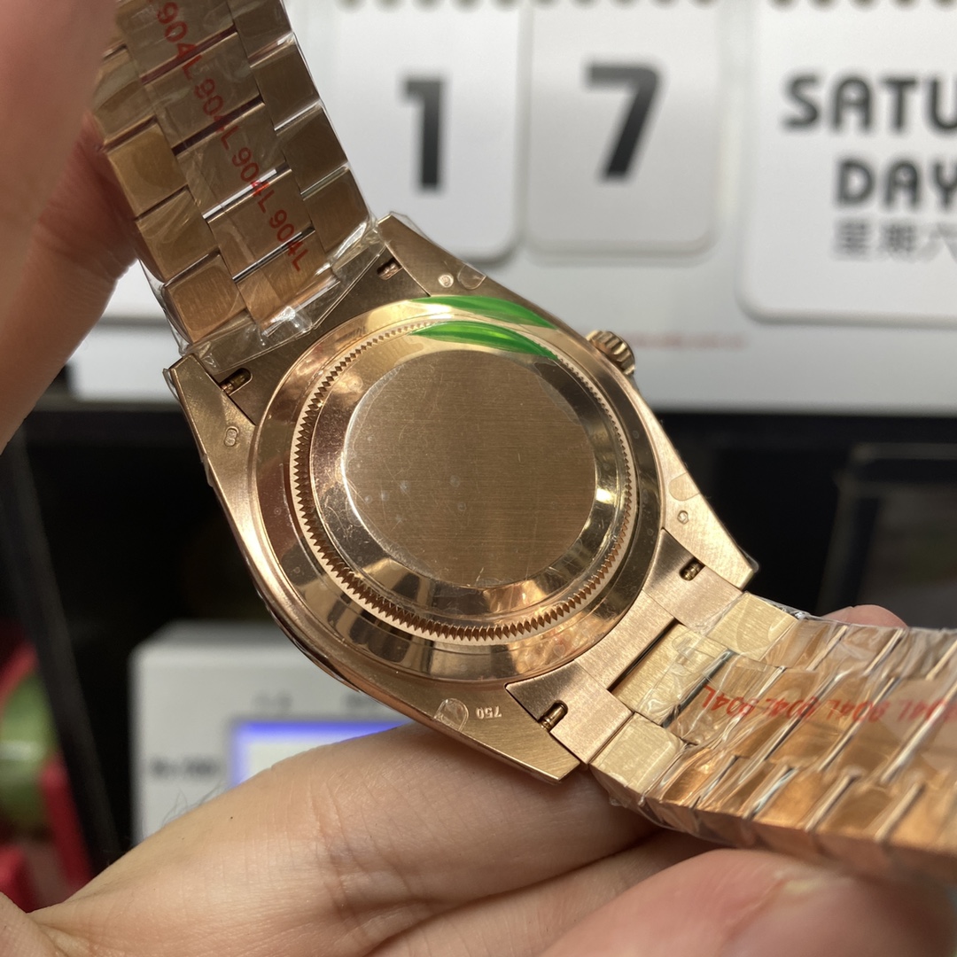 Rolex Day-Date Series m228235-0003, Full Everose Gold Case Gradient Brown Dial, Instantaneous Day and Date Functions, 40mm Size.