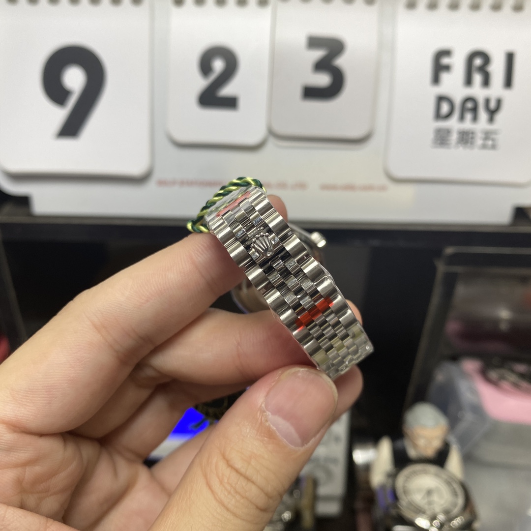 Rolex Datejust Series m279174-0021, Sunburst Silver Dial with Star-Shaped Diamond Hour Markers, 28mm Size, Five-Link Steel Bracelet.