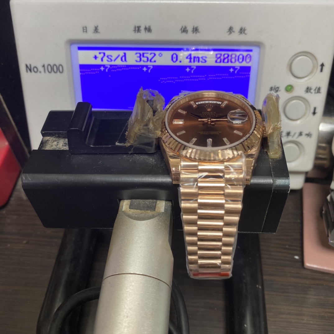 Rolex Day-Date Series m228235-0003, Full Everose Gold Case Gradient Brown Dial, Instantaneous Day and Date Functions, 40mm Size.