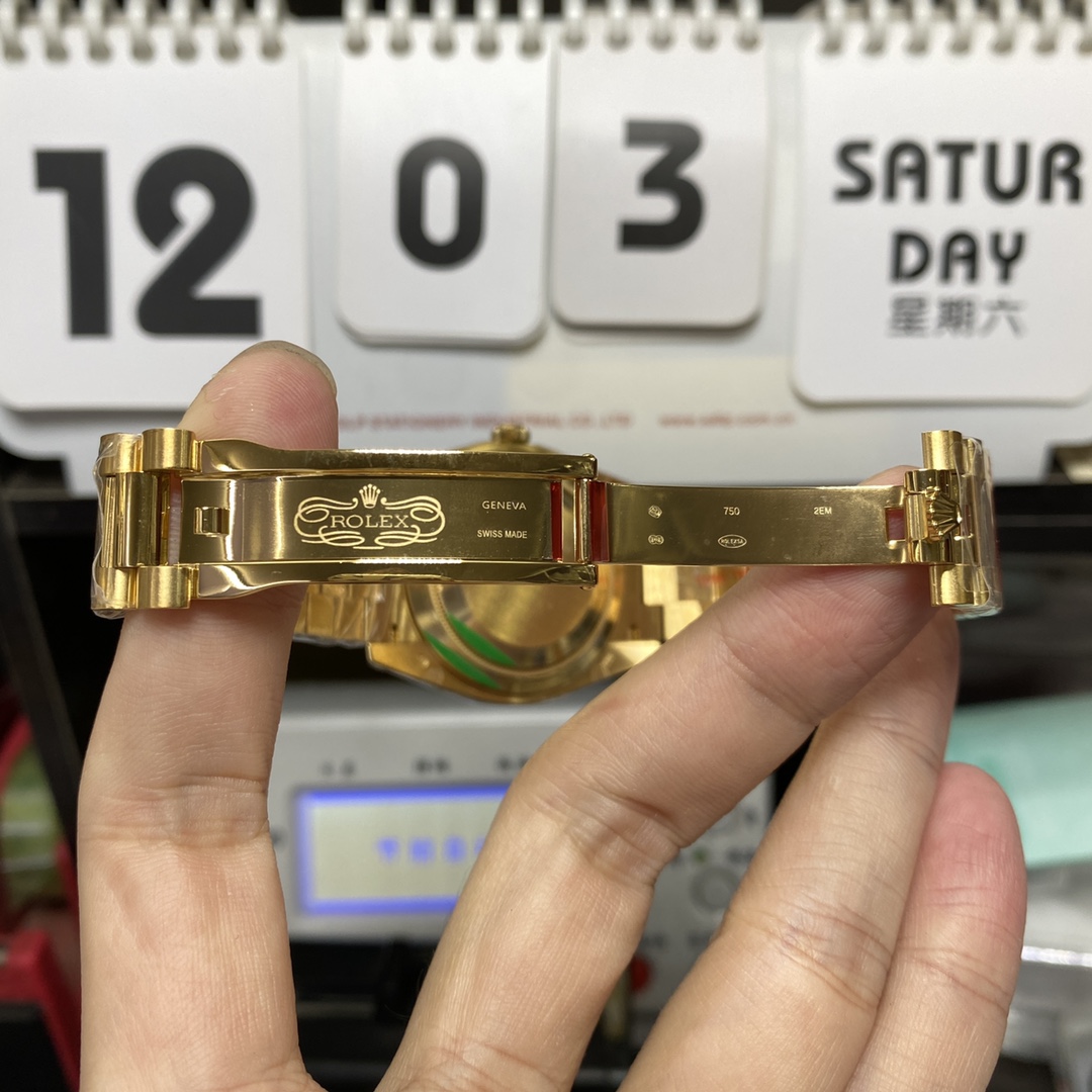 Rolex Day-Date Series m228238-0067, Ice Sugar Diamond Black Dial All-Gold Design, 40mm Size.