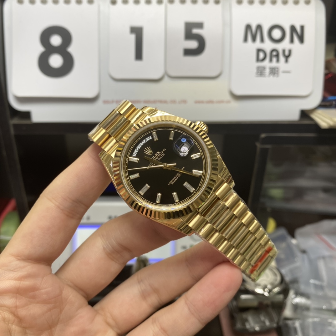 Rolex Day-Date Series m228238-0067, Ice Sugar Diamond Black Dial All-Gold Design, 40mm Size.