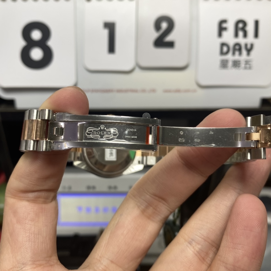 Rolex Series m278273-0027, Mother-of-Pearl Dial with Gold Fluted Bezel Five-Piece Pearl Bracelet, 31mm Size.