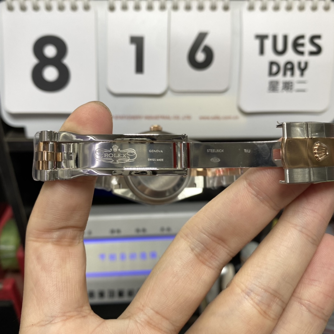 Rolex Datejust Series m126231-0027, Rose Red Dial Everose Gold Case Roman Numerals Five-Piece Link Jubilee Bracelet, 36mm Size.