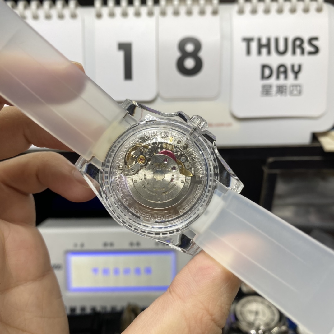 Rolex Submariner series PHANTOMLAB&ROLEX co-branded crystal series watch size 40㎜ PMMA crystal case with 3135 blue spring mechanical movement imported from Thailand rubber strap