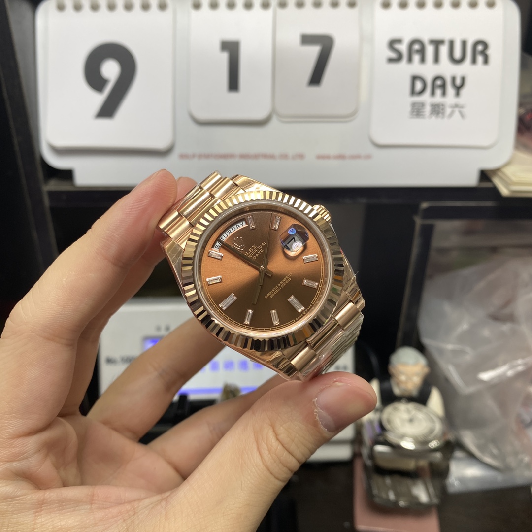 Rolex Day-Date Series m228235-0003, Full Everose Gold Case Gradient Brown Dial, Instantaneous Day and Date Functions, 40mm Size.