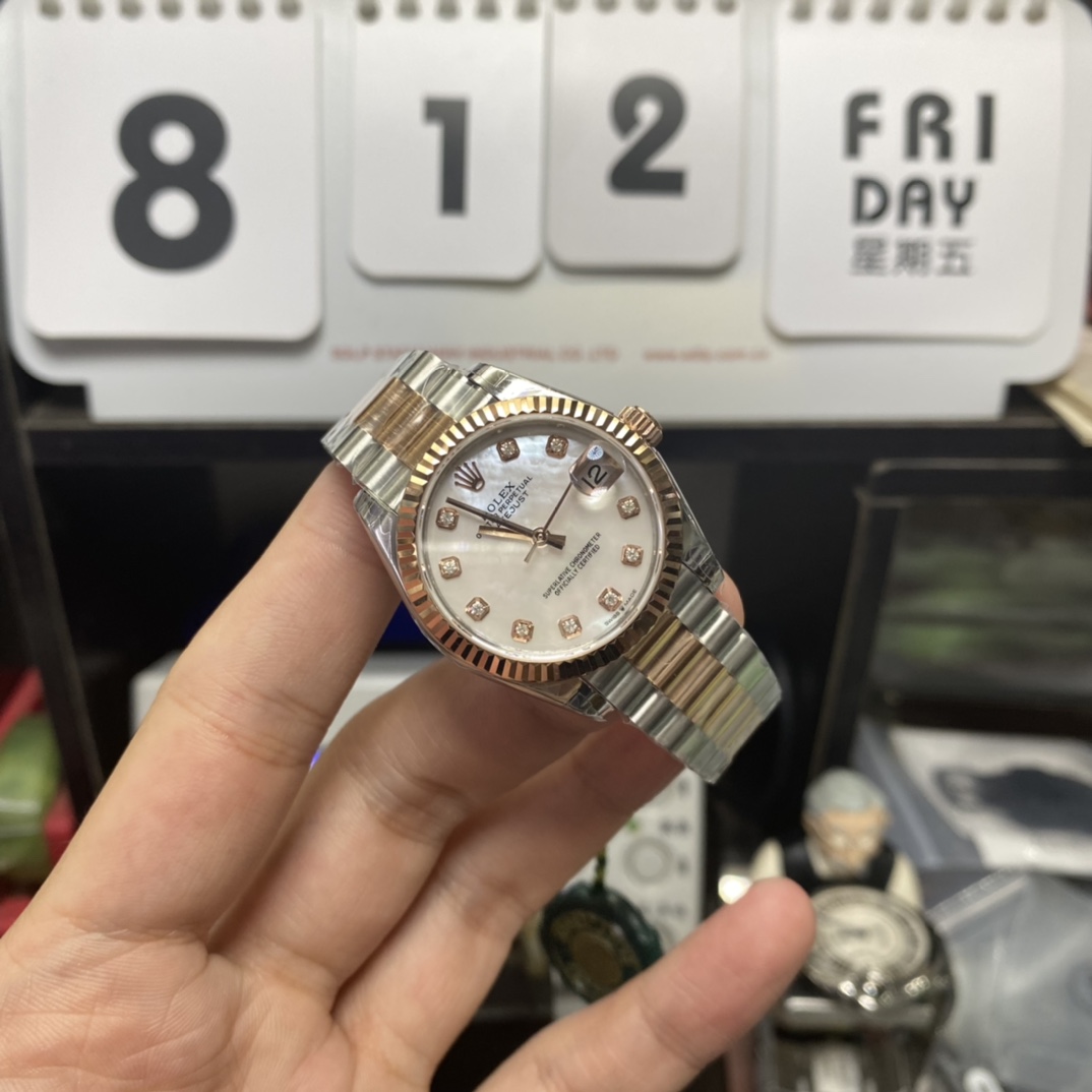 Rolex Series m278273-0027, Mother-of-Pearl Dial with Gold Fluted Bezel Five-Piece Pearl Bracelet, 31mm Size.