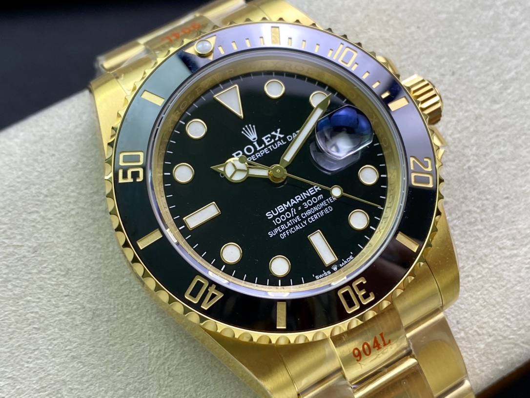 Rolex Submariner Series ALL 18K GOLD CASE Black DIAL DATE DIAL , 40mm size.