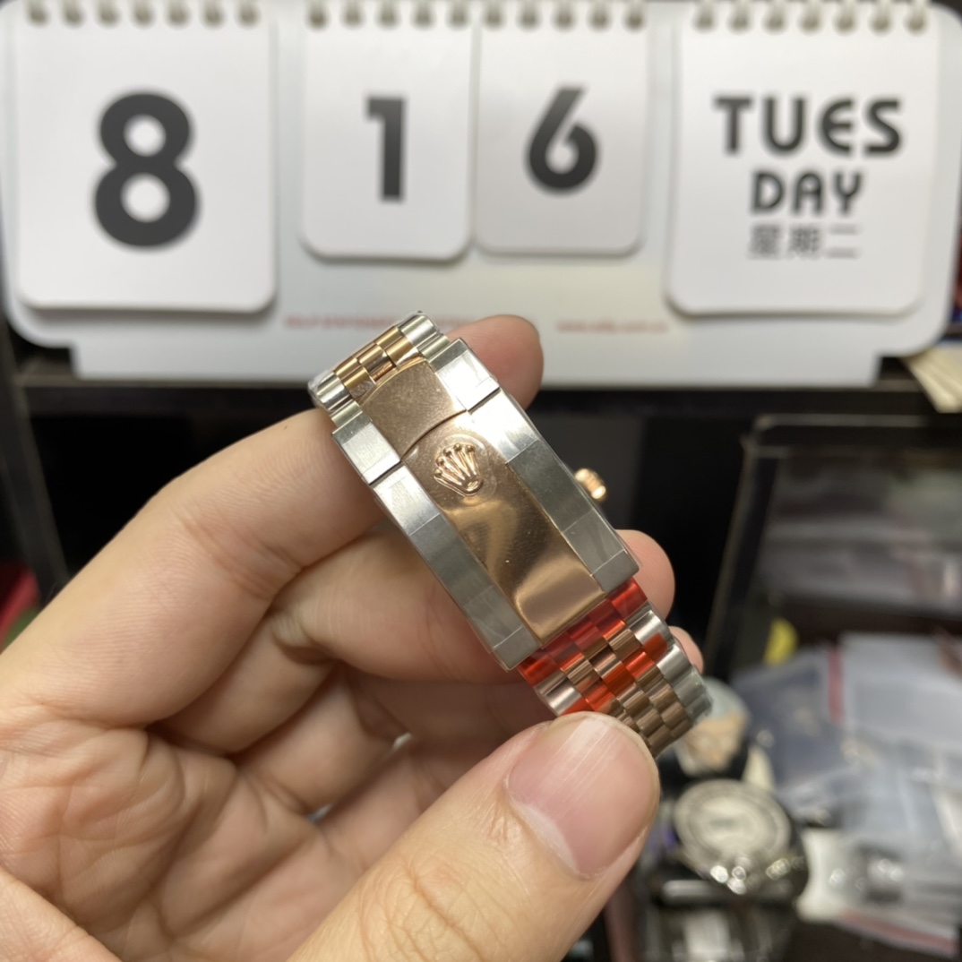 Rolex Datejust Series m126231-0027, Rose Red Dial Everose Gold Case Roman Numerals Five-Piece Link Jubilee Bracelet, 36mm Size.