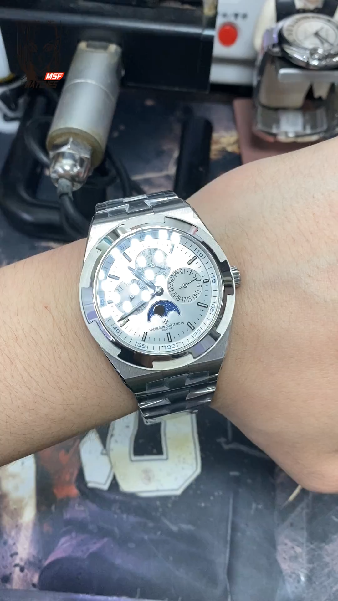 Vacheron Constantin Overseas series Multi-functional perpetual calendar, WHITE Dial with Steel Bracelet, 41.5mm Size.