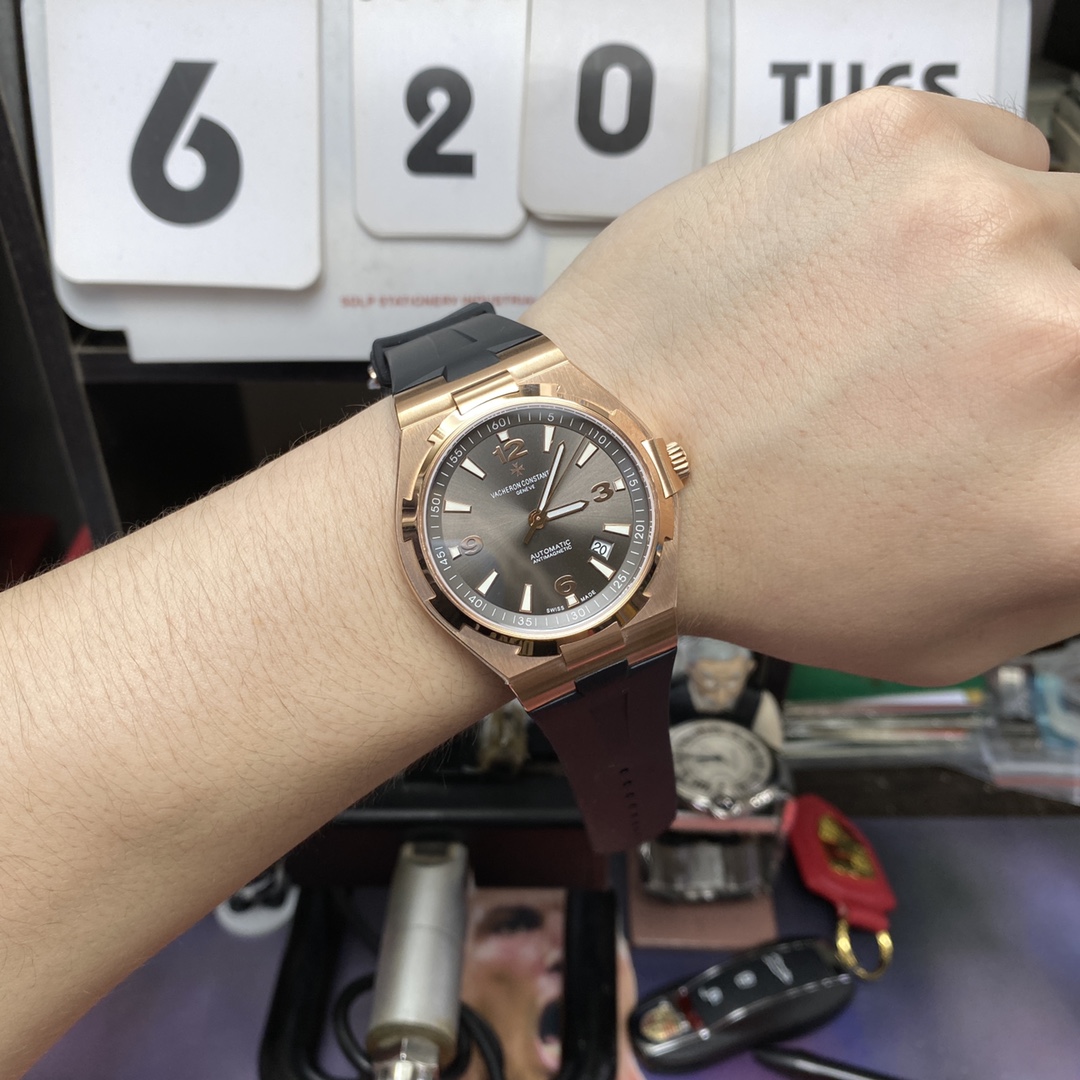 Vacheron Constantin Overseas Collection series 47040, 18K ROSE GOLD CASE GOLD GREY Dial Rubber Strap, 41mm Size.