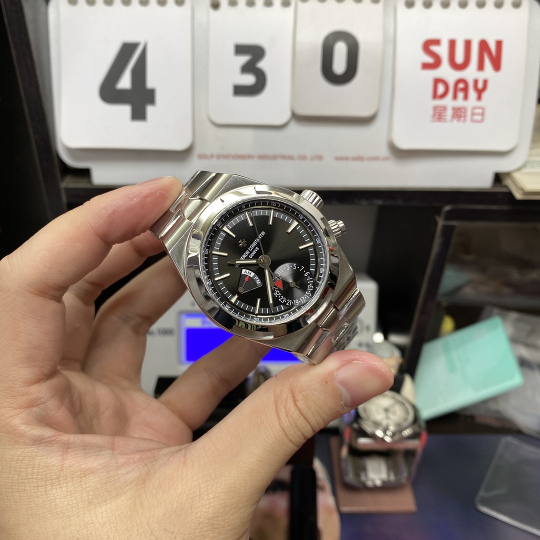 Vacheron Constantin Overseas series 7900V110A-B546, Black Dial Watch, Dual Time, 41mm Size.