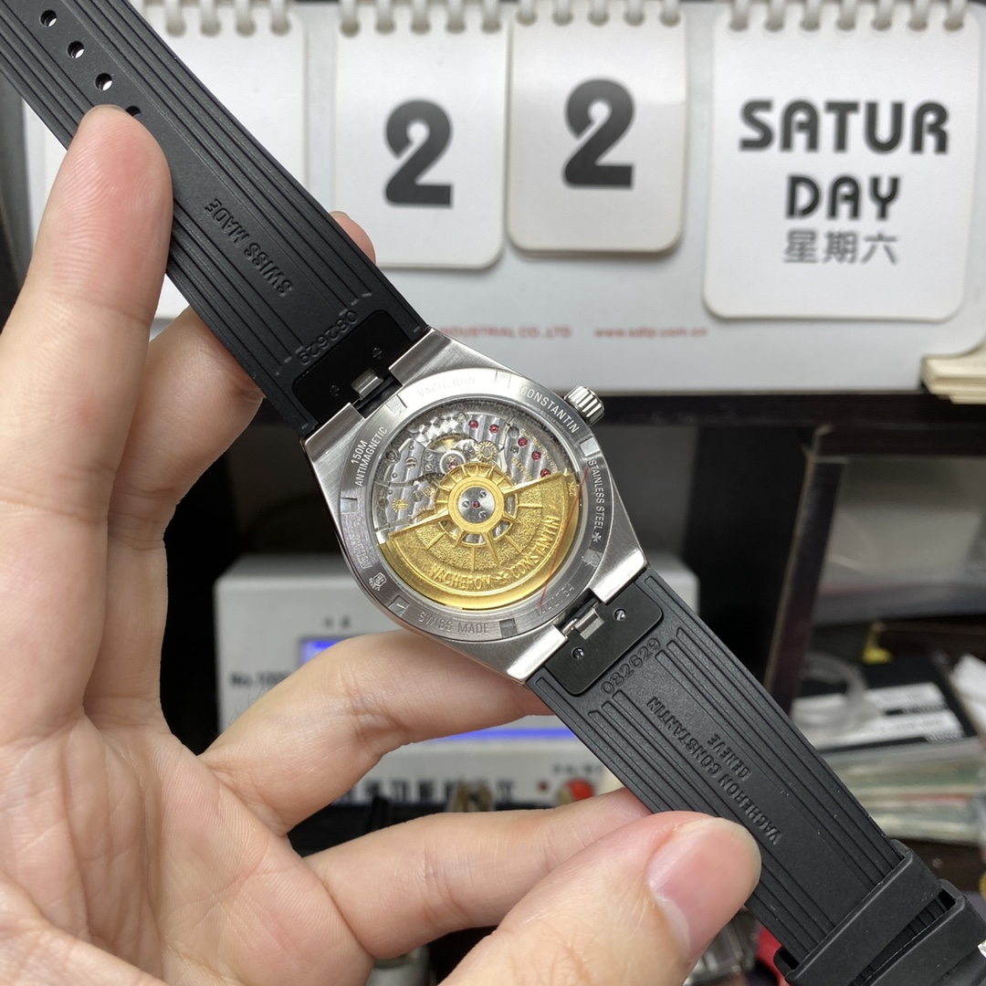 Vacheron Constantin Overseas Collection series 4500V110A-B483, Black Dial Rubber Strap, 41mm Size.